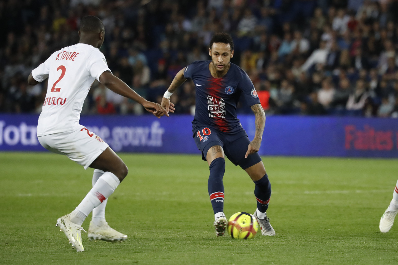 巴特勒30分，库里31分，杰伦约翰逊23+11，老鹰击败勇士