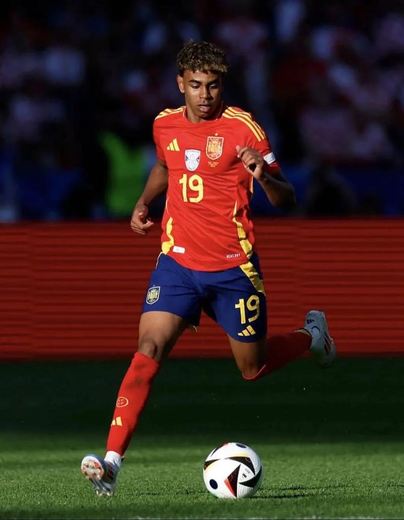 骁龙 8s Gen4 深度剖析：跑分与游戏双双领先竞品