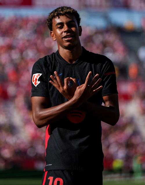 德甲最新积分战报 多特大胜差拜仁8分